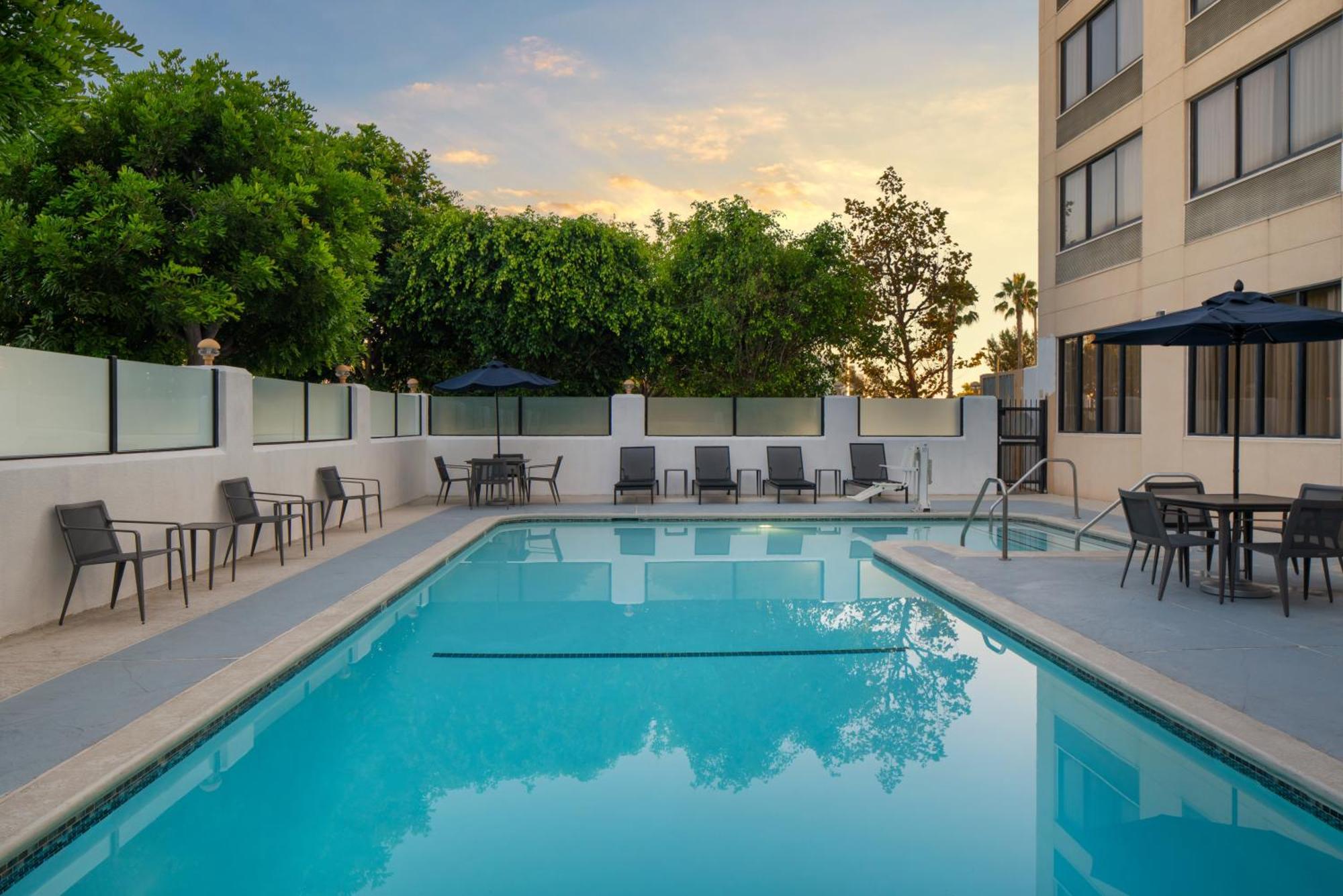 Courtyard By Marriott Anaheim / Orange County Hotel