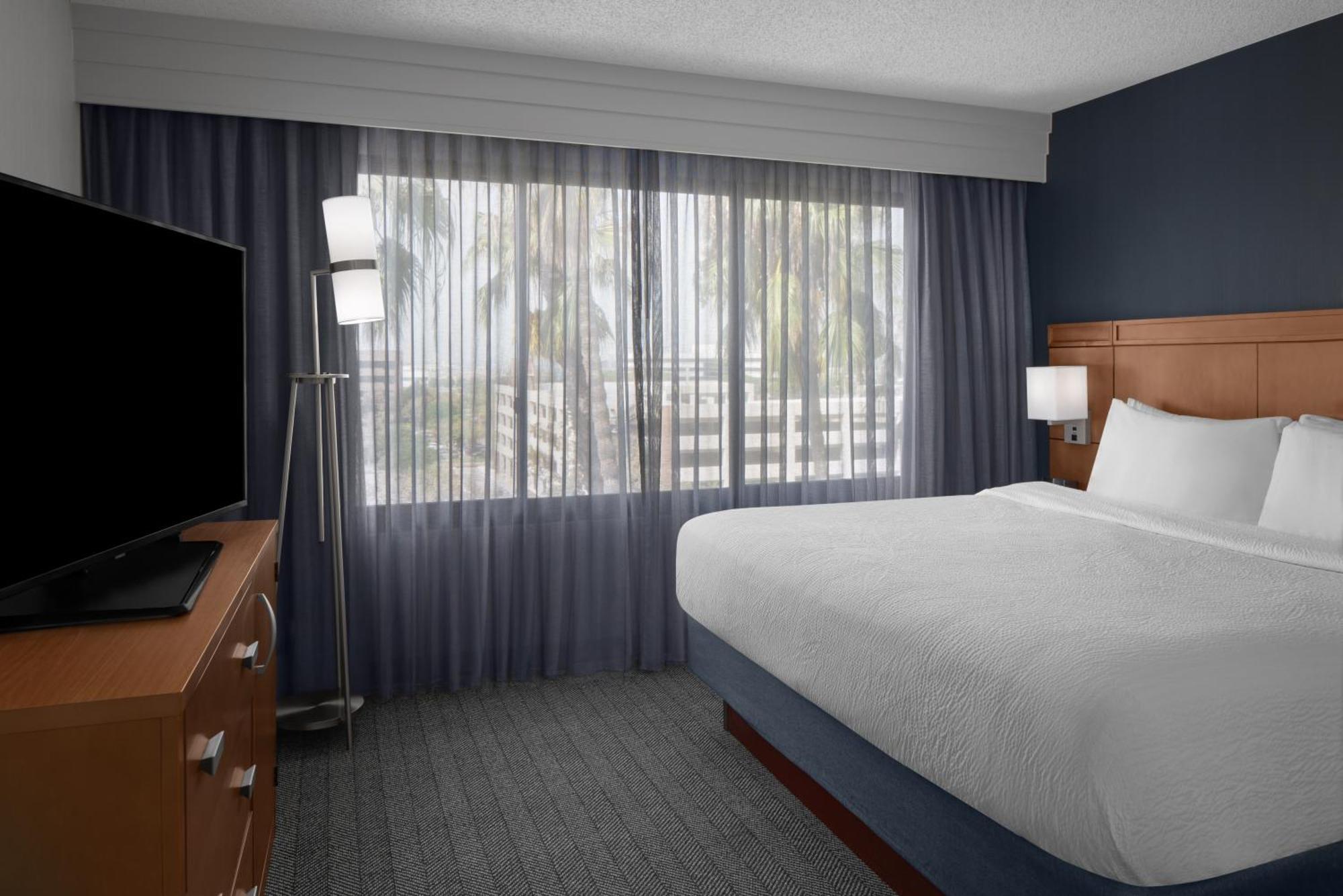 Courtyard By Marriott Anaheim / Orange County