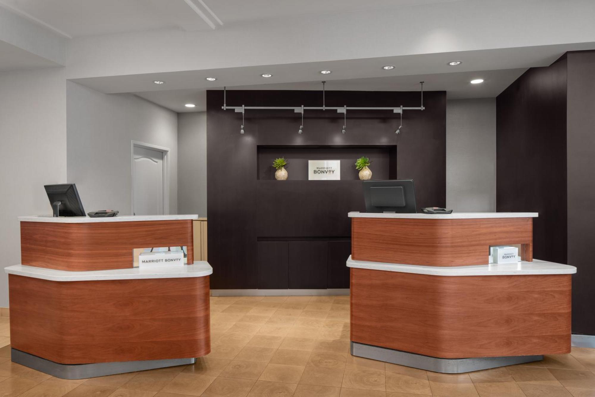 Courtyard By Marriott Anaheim / Orange County