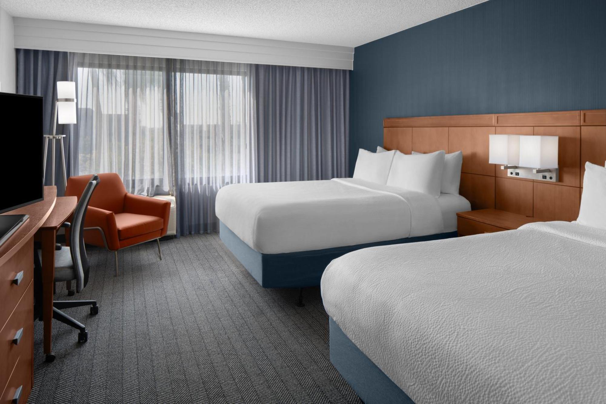 Courtyard By Marriott Anaheim / Orange County Hotel Cypress
